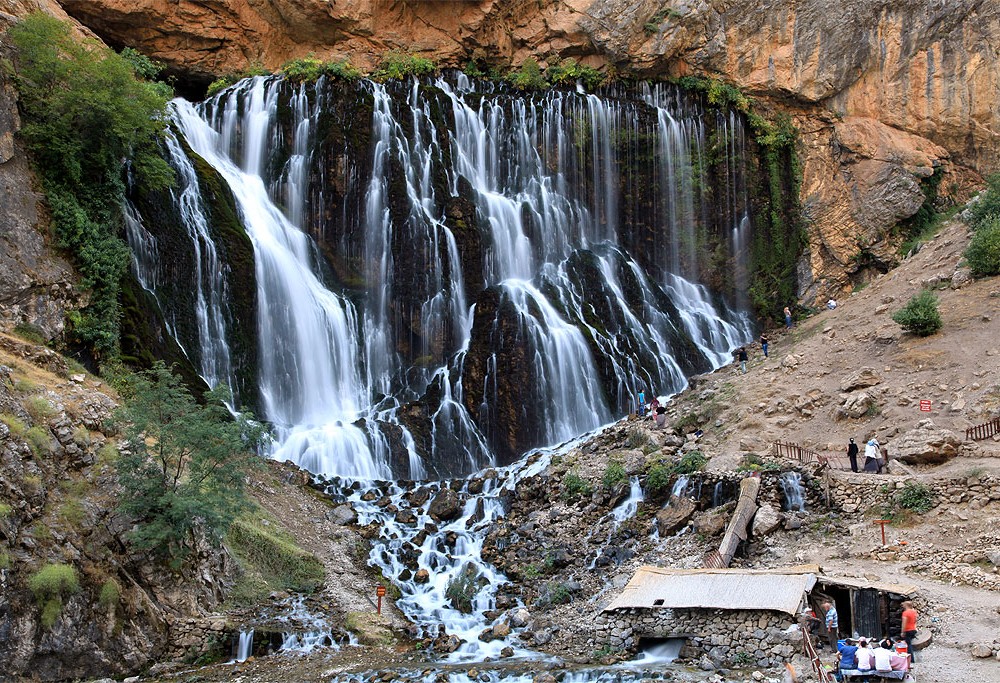 Kapuzbaşı Şelalesi